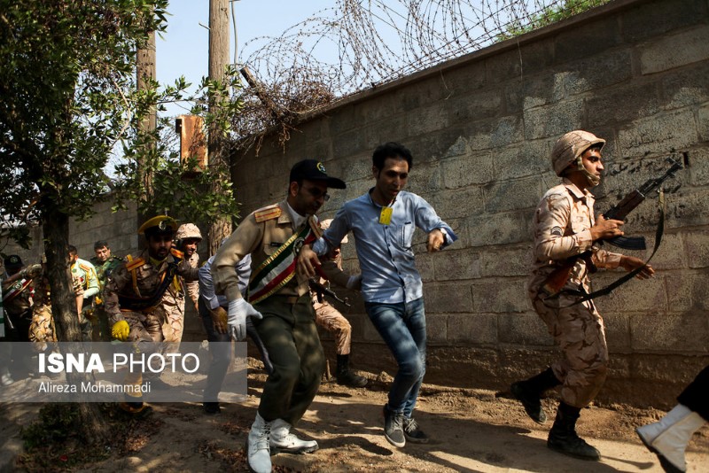 © Reuters. نائب إيراني ينتقد أفراد الأمن بعد الهجوم على العرض العسكري