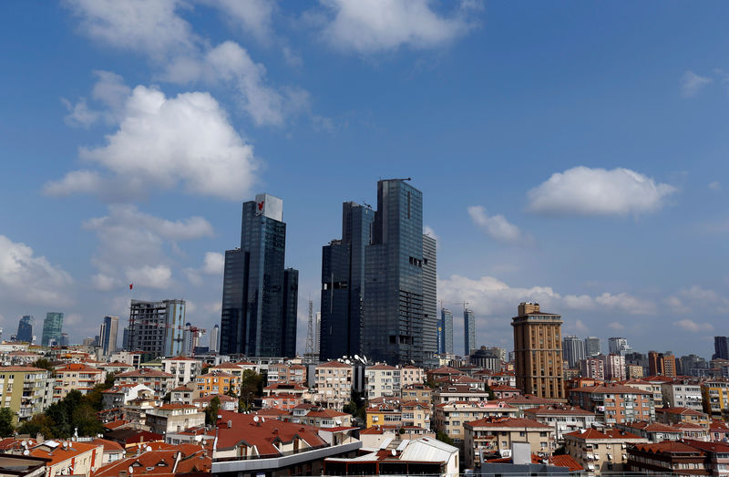 © Reuters. FILE PHOTO:  Newly built business buildings are seen in Sisli district in Istanbul