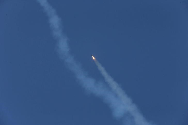 © Reuters. Испытание баллистической ракеты в Иране