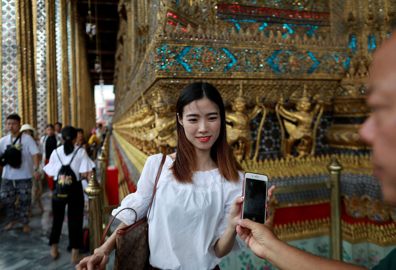 © Reuters. تايلاند تجاهد لجذب السياحة الصينية مع بداية أسبوع العطلات