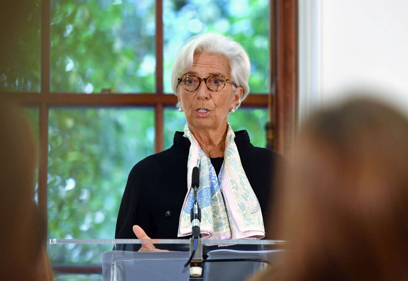 © Reuters. Diretora-gerente do FMI, Christine Lagarde, durante coletiva de imprensa em Londres, Reino Unido