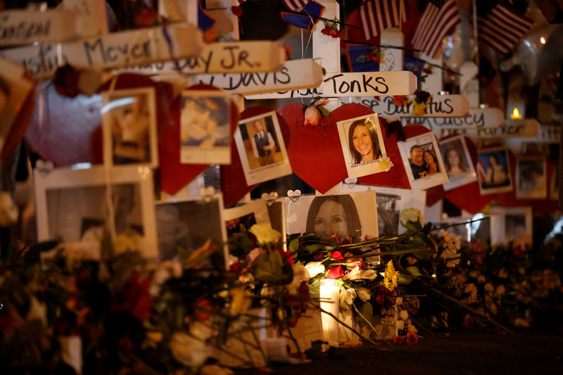 © Reuters. White crosses set up for the victims of the Route 91 Harvest music festival mass shooting are pictured in Las Vegas