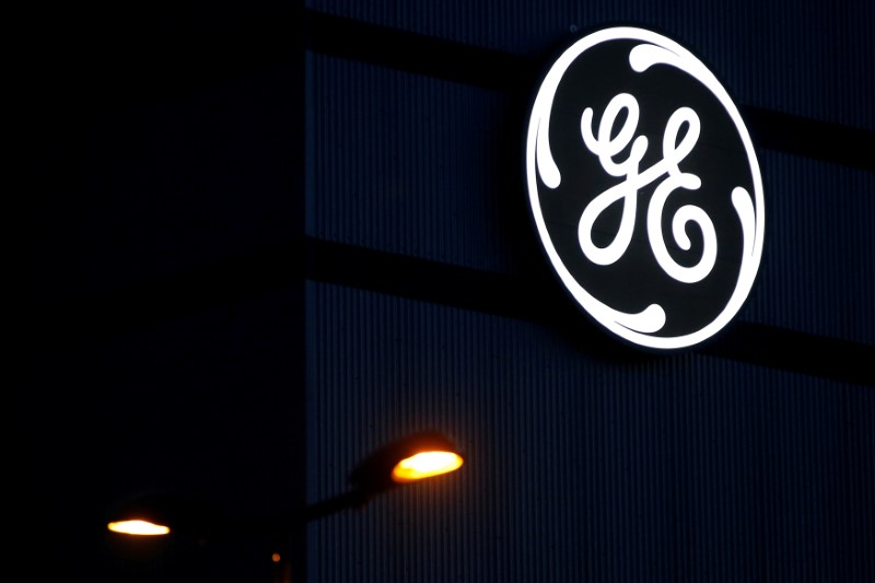 © Reuters. FILE PHOTO: The General Electric logo is pictured on the General Electric offshore wind turbine plant in Montoir-de-Bretagne