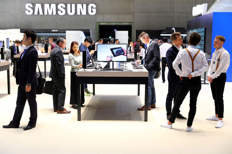 © Reuters. FILE PHOTO: IFA Electronics Show in Berlin