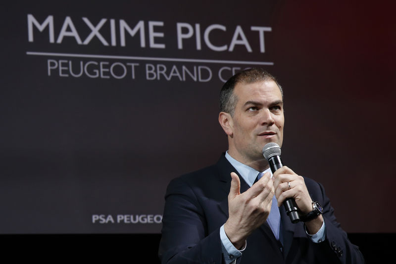 © Reuters. Maxime Picat, Peugeot Brand CEO, speaks during a presentation at Peugeot Citroen PSA Sevelnord carmaker factory in Hordain
