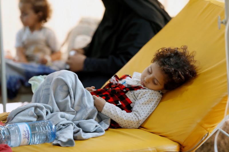 © Reuters. منظمة الصحة: تسارع تفشي الكوليرا في اليمن