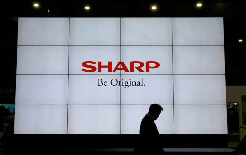 © Reuters. FILE PHOTO: A logo of Sharp Corp is pictured at the CEATEC JAPAN 2017 in Chiba