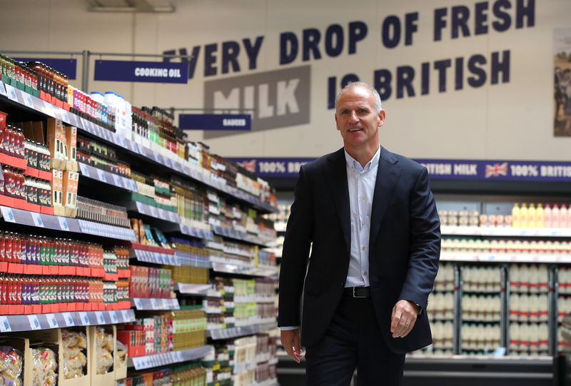 © Reuters. Dave Lewis, Tesco CEO stands inside Tesco's new discount supermarket Jack's, in Chatteris