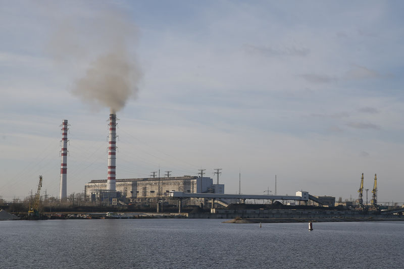 © Reuters. Контролируемая Центрэнерго Трипольская ТЭС