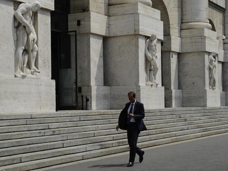 © Reuters. L'ingresso di Borsa Italiana a Milano