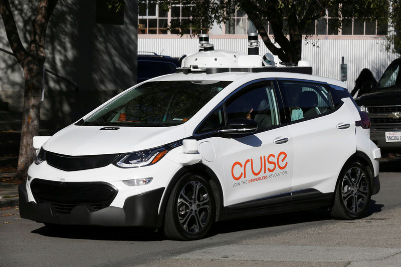 © Reuters. FILE PHOTO: A self-driving GM Bolt EV is seen during a media event where Cruise, GM's autonomous car unit, showed off its self-driving cars in San Francisco