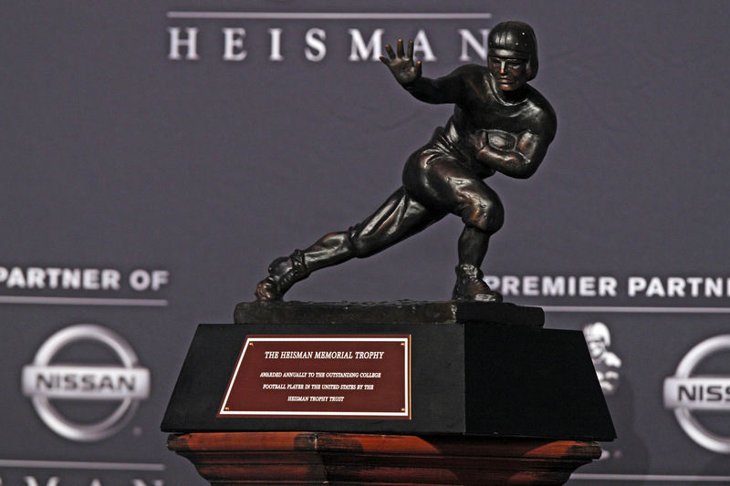 © Reuters. FILE PHOTO: The Heisman Trophy is shown in New York