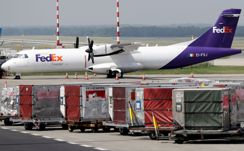 © Reuters. FILE PHOTO: A Fedex ATR 72 cargo plane awaits loading at Vaclav Havel Airport in Prague