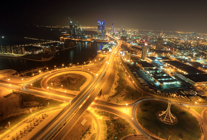 © Reuters. FILE PHOTO: City view of Bahrain's capital Manama is seen from Abraj Al Lulu