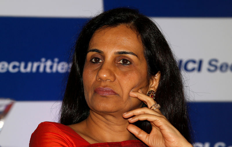 © Reuters. FILE PHOTO: Chanda Kochhar listens to a speaker at a news conference in Mumbai