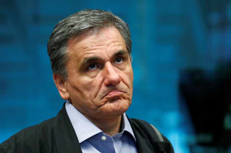 © Reuters. FILE PHOTO: Greek Finance Minister Tsakalotos attends an eurozone finance ministers meeting in Brussels