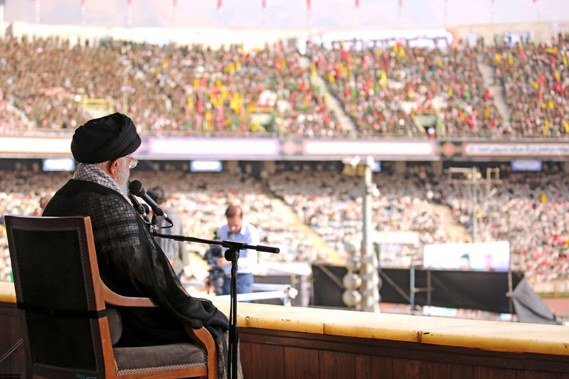 © Reuters. Líder supremo do Irã, aiatolá Ali Khamenei, durante discurso em estádio de Teerã