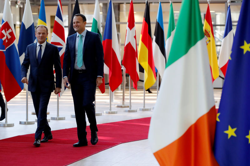 © Reuters. Ireland's PM Leo Varadkar is welcomed by European Council President Donald Tusk to discuss the Brexit issue in Brussels