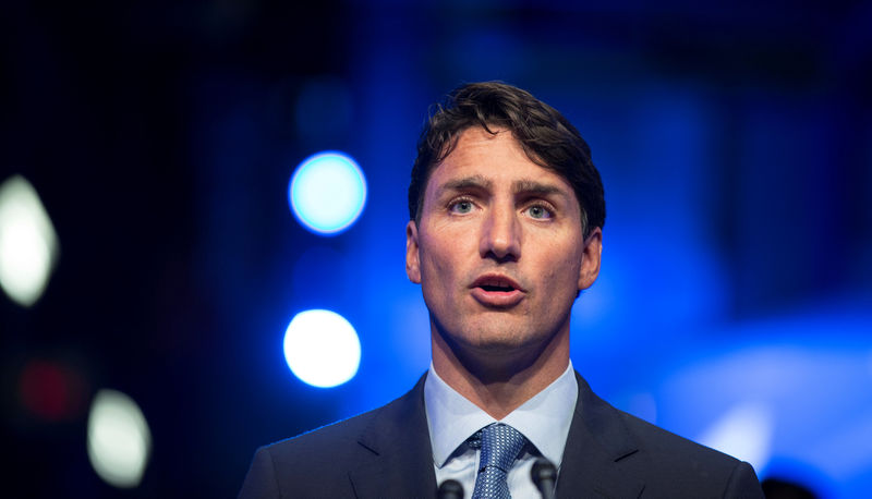 © Reuters. FILE PHOTO: Canada's Prime Minister Justin Trudeau answers questions from the media in Montreal, Quebec