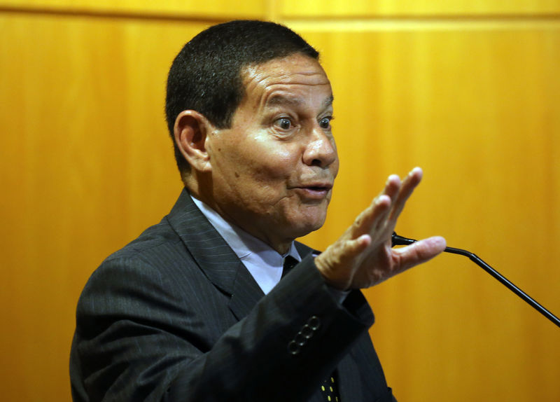 © Reuters. General da reserva Hamilton Mourão discursa durante evento em São Paulo