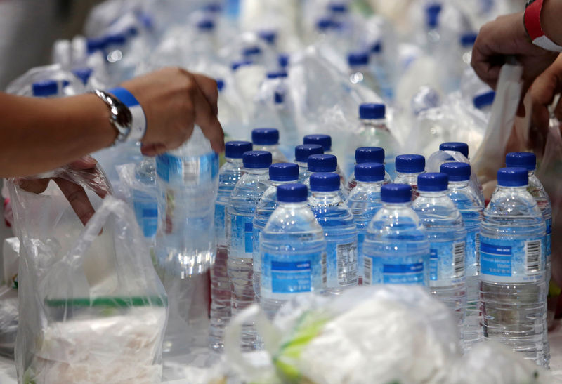 © Reuters. FILE PHOTO: Plastic bags and bottles are given out during an event in Singapore