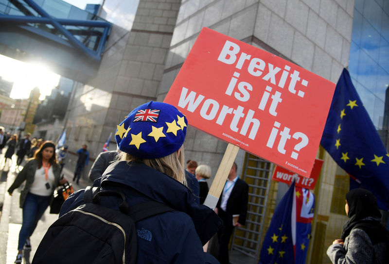 © Reuters. Una manifestazione anti-Brexit a Birmingham