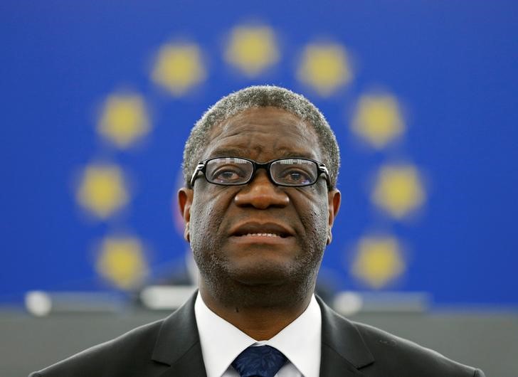 © Reuters. FILE PHOTO:  Congolese gynaecologist Mukwege delivers a speech during an award ceremony to receive his 2014 Sakharov Prize at the European Parliament in Strasbourg