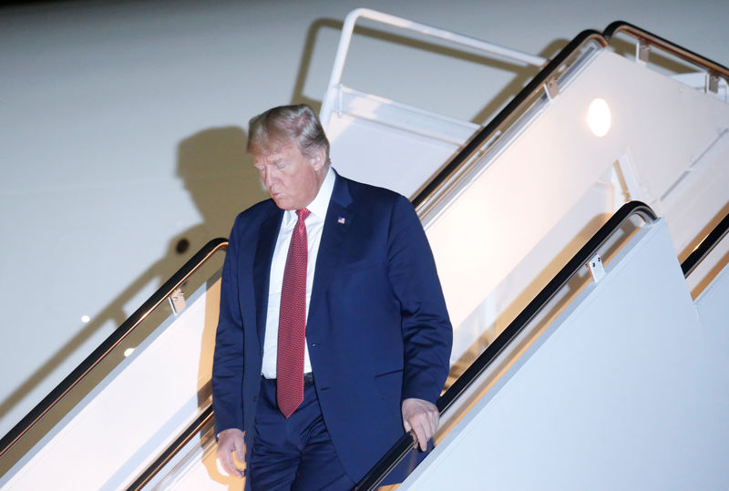 © Reuters. FILE PHOTO: U.S. President Donald Trump exits Air Force One at Joint Base Andrews after traveling to Minnesota in Maryland, U.S.