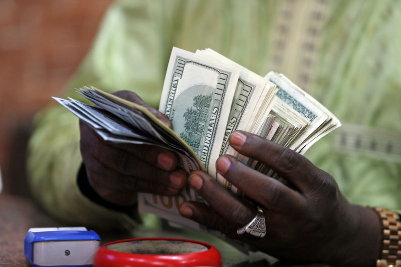 © Reuters. وثائق: نيجيريا تطالب إم.تي.إن بفائدة 15% على 8.1 مليار دولار حولتها للخارج