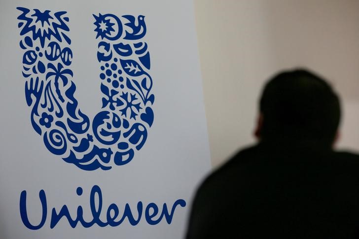© Reuters. Logo da Unilever em fábrica em Saint-Dizier, na França