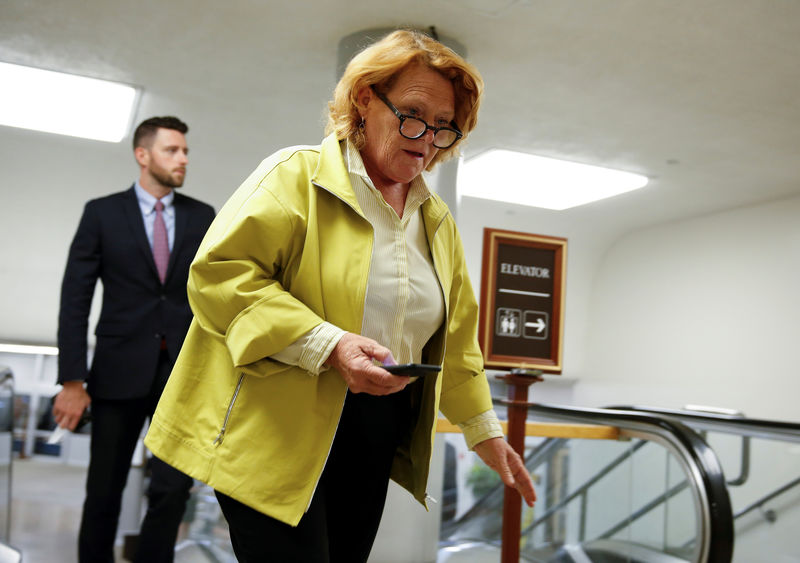 © Reuters. Senator Heidi Heitkamp (D-ND) walks at the U.S. Capitol in Washington