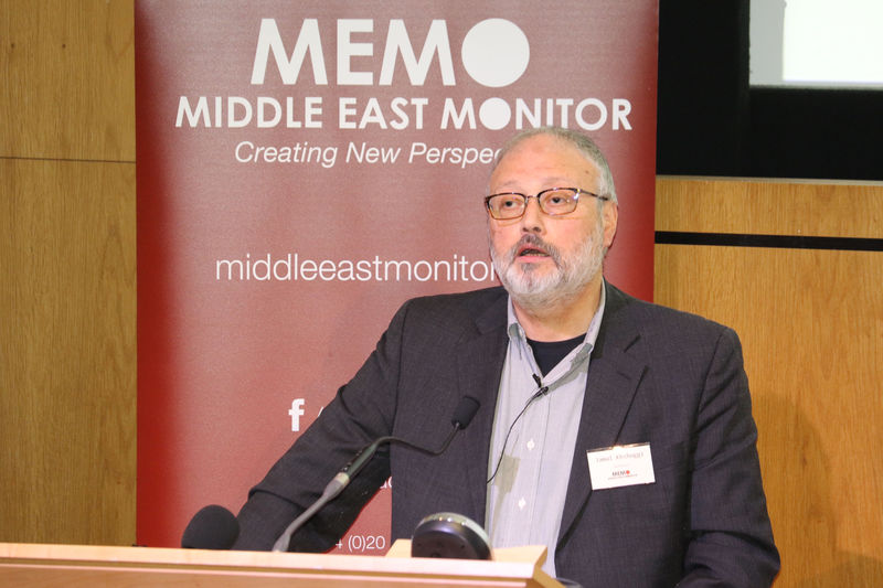 © Reuters. Saudi dissident Jamal Khashoggi speaks at an event hosted by Middle East Monitor in London