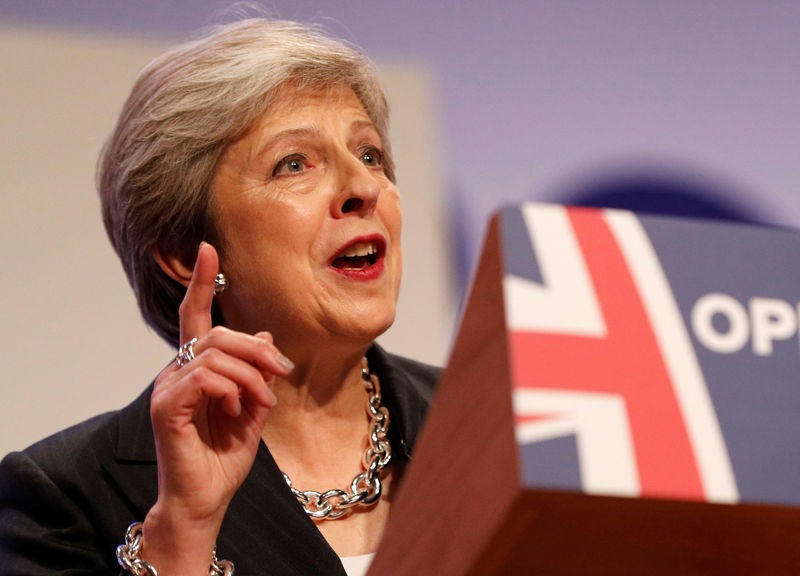 © Reuters. British Prime Minister Theresa May delivers her keynote address on the final day of at the Conservative Party Conference in Birmingham