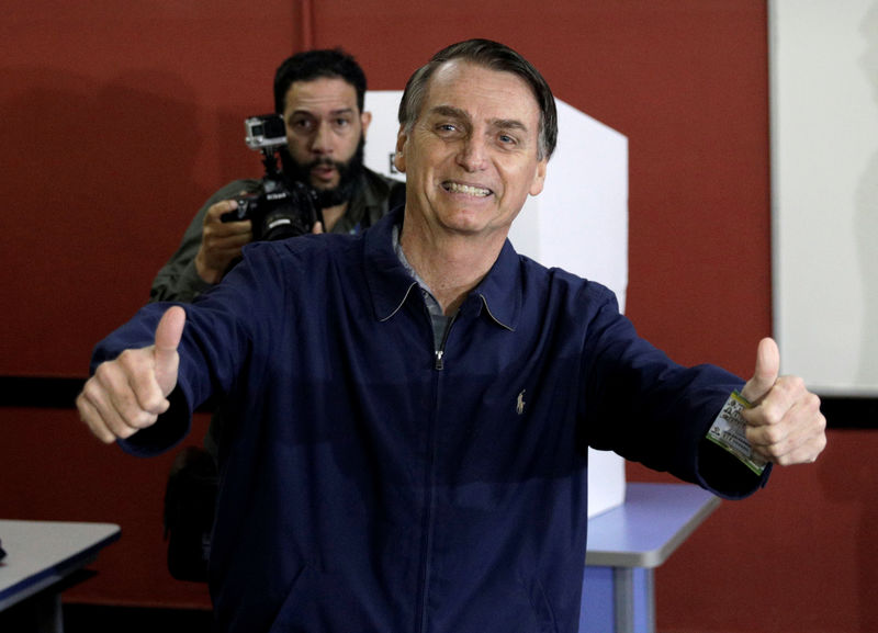 © Reuters. Jair Bolsonaro vota no Rio de Janeiro