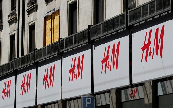 © Reuters. FILE PHOTO: Logos of H&M are pictured on a store in Geneva