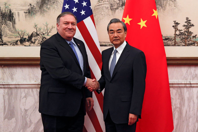 © Reuters. Secretário de Estado dos EUA, Mike Pompeo, e ministro de Relações Exteriores da China, Wang Li