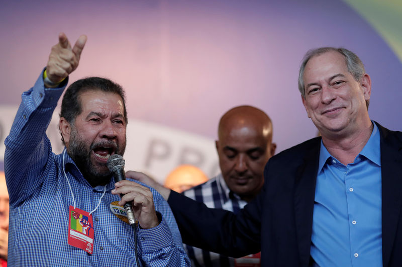 © Reuters. Lupi e Ciro Gomes em convenção do PDT