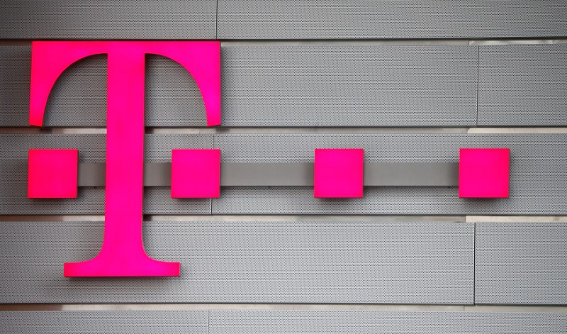 © Reuters. DEUTSCHE TELEKOM VA PROPOSER DES CONCESSIONS À L'UE POUR TELE2