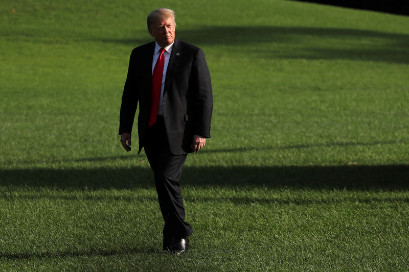 Â© Reuters. U.S. President Trump returns from Florida to the South Lawn of the White House in Washington