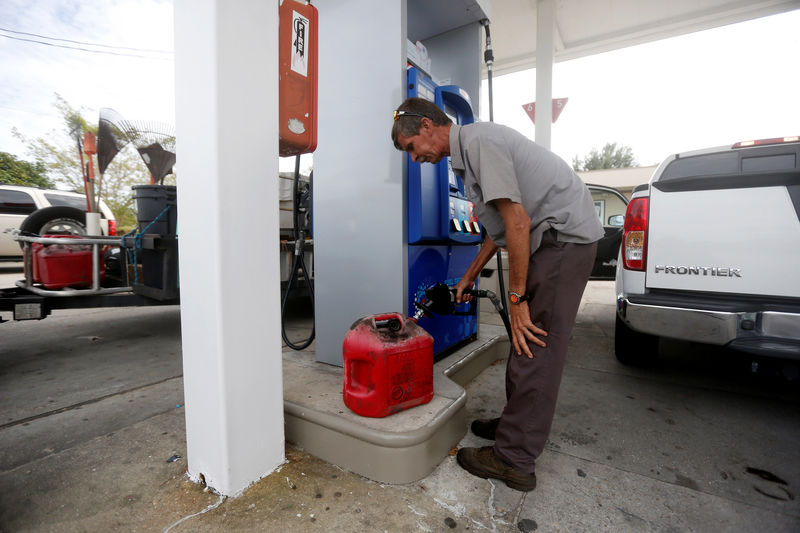 © Reuters. Ray Callahan pumps gasoline in advance of Hurricane Michael in Gulf Breeze