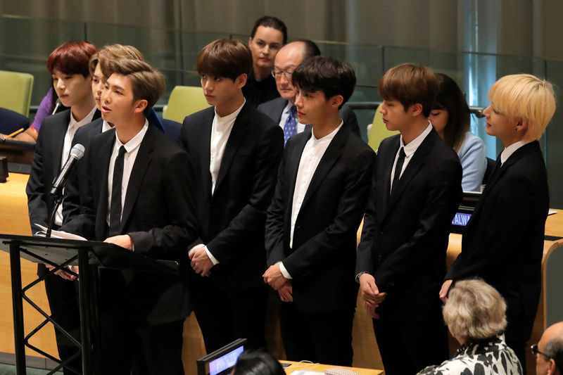 © Reuters. Korean pop singers BTS attend the U.N. Youth Strategy Conference at the 73rd United Nations General Assembly in New York