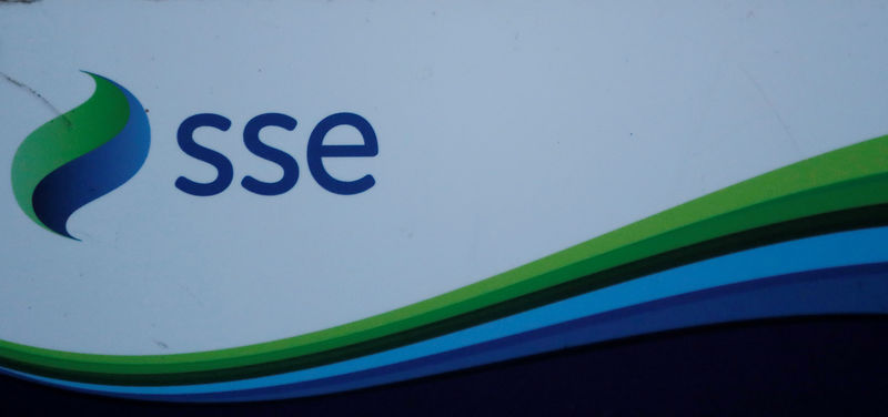 © Reuters. An SSE company logo is seen on signage outside the Pitlochry Dam hydro electric power station in Pitlochry