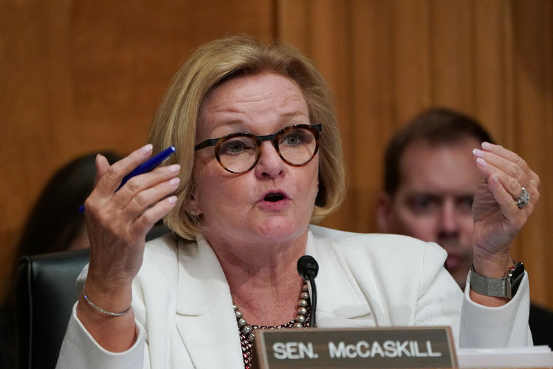 © Reuters. FILE PHOTO: Senate Homeland Security and Governmental Affairs Committee ranking member McCaskill questions Department of Homeland Security Secretary Nielsen in Washington
