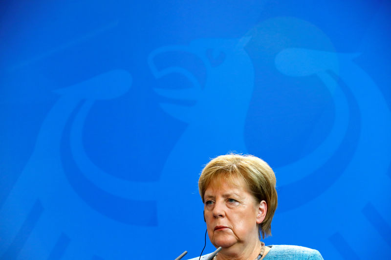 © Reuters. German Chancellor Angela Merkel attends a news conference with Chilean President Sebastian Pinera in Berlin