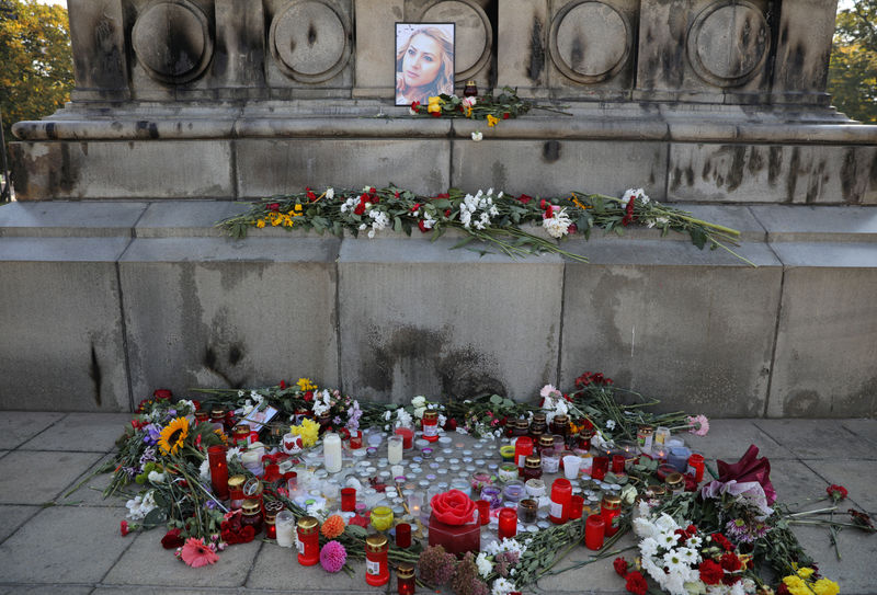 © Reuters. Homenagens a jornalista búlgara Viktoria Marinova, em Ruse, na Bulgária