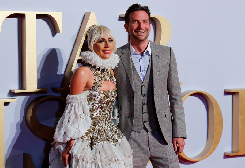 © Reuters. Lady Gaga e Bradley Cooper em Londres