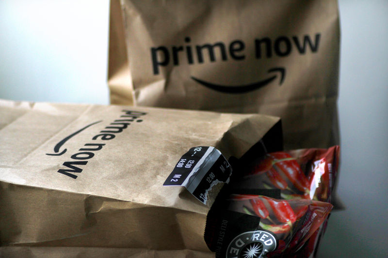 © Reuters. Sacolas de entrega do Amazon Prime em foto ilustrativa