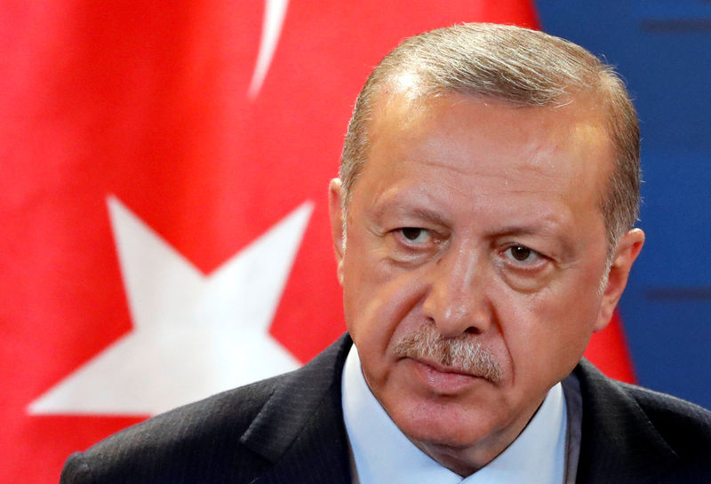 © Reuters. صحيفة: أردوغان يقول الاتفاق مع أمريكا بخصوص منبج السورية تأجل "لكن لم يمت"