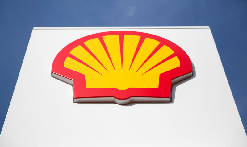 © Reuters. FILE PHOTO: A logo for Shell is seen on a garage forecourt in central London