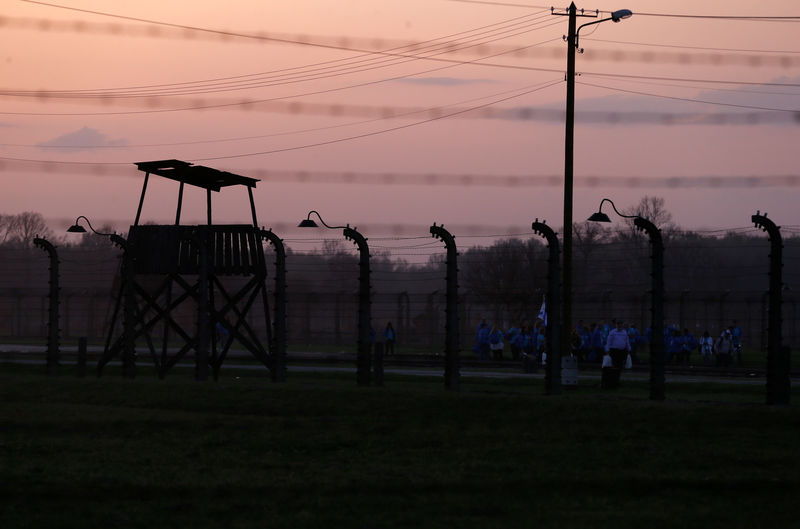 © Reuters. El Chelsea estudia enviar a Auschwitz a hinchas racistas